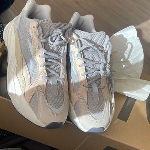 Adidas YEEZY Boost 700 V2 Cream